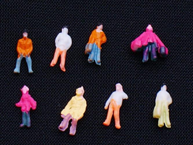100pcs Painted Model Train People Figures Scale Z (1 to 200)