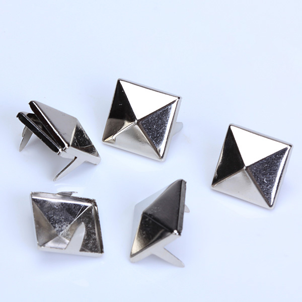 100pcs 2 Prongs Pyramid Studs 12mm Silver