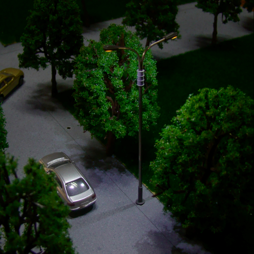 10 pcs Model Street Lights Double Heads LED Lamppost 1:100 Scale