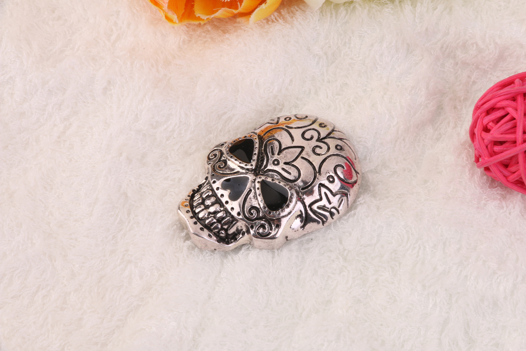 Skull Brooch Pin Decoration for Halloween Party Favor Gift Antique Silver