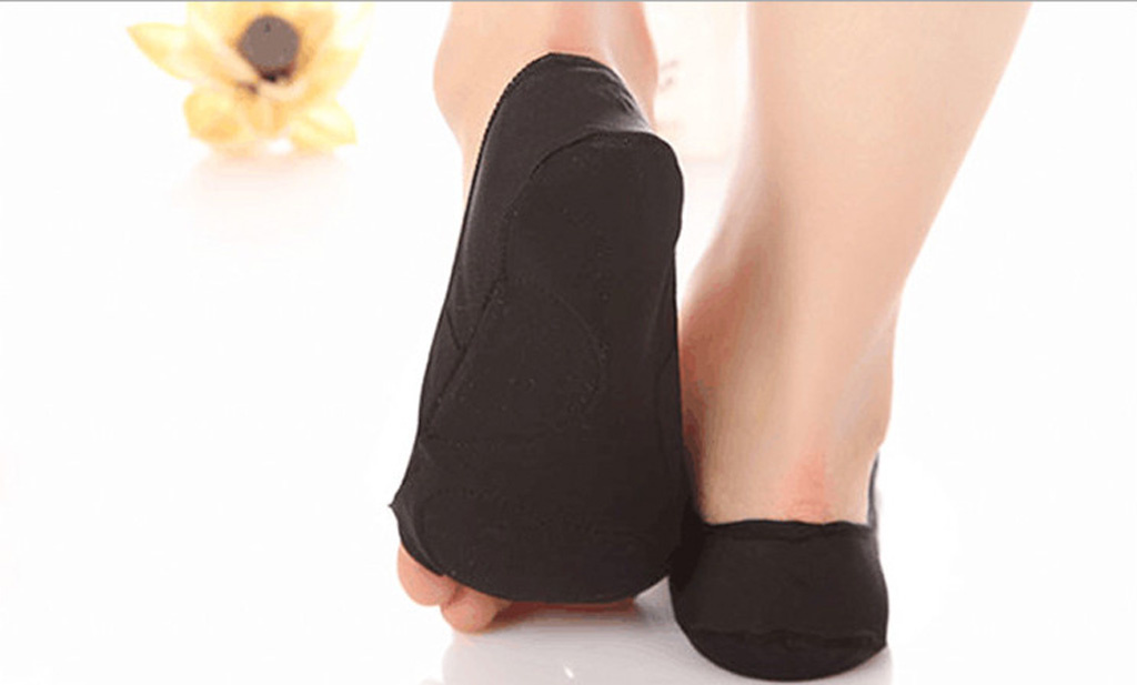 Footful Women Anti-slip 5-Toe Socks Boat Socks w/ Massage Pad One Pair Black