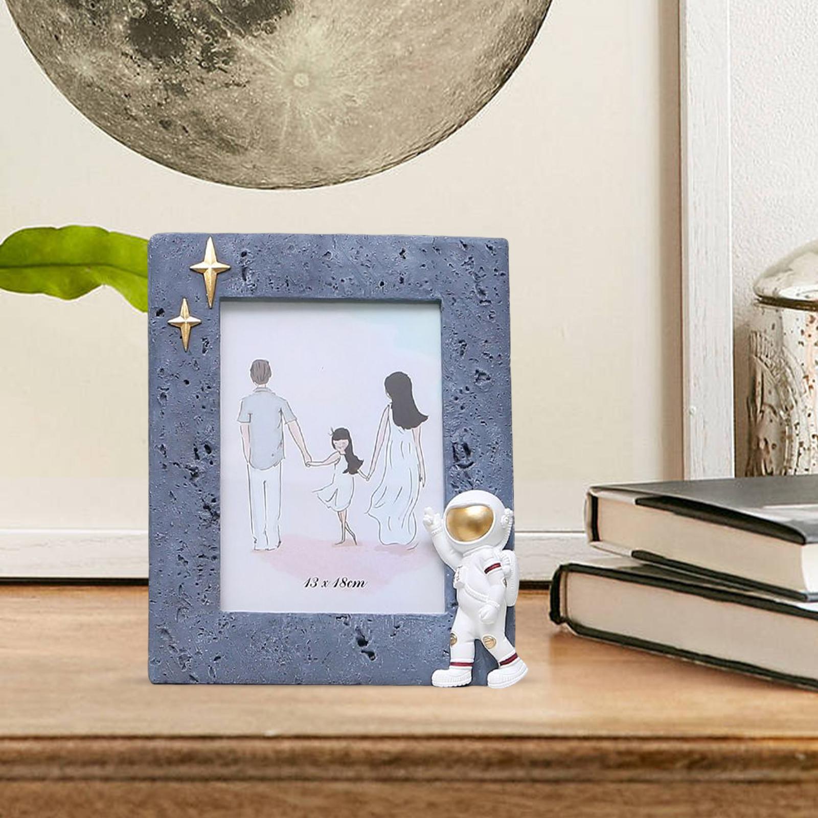 Resin Astronaut Photo Wall & Table Top Frames Photo Holder for Home 7inch