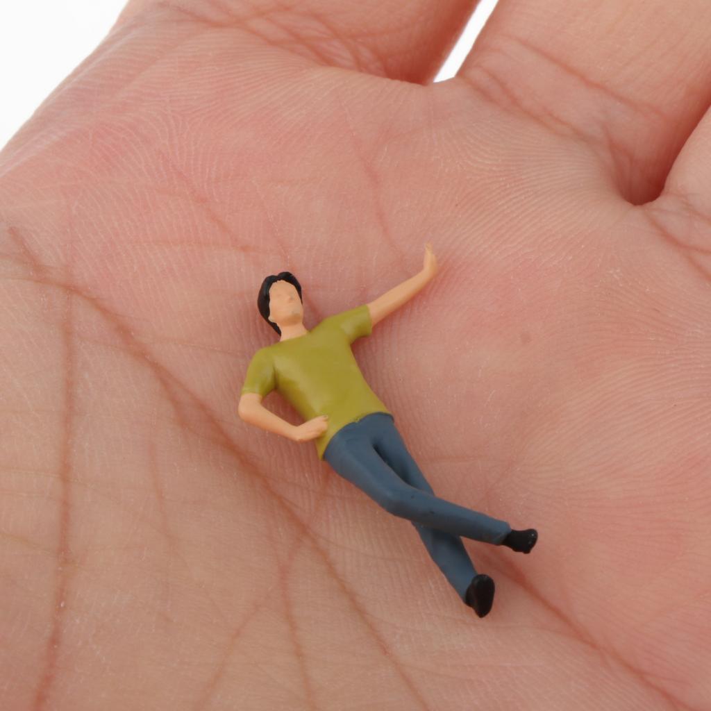 2x 1:64 Miniature Man Woman Figure Scene Character Street Figure Models