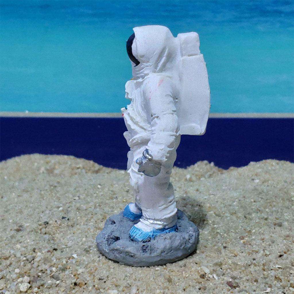 Astronaut Figurines Artwork Outer Space Modern Spaceman Statue for Tabletop