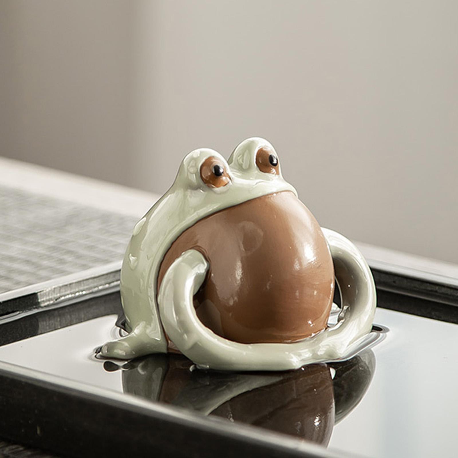 Ceramic Tea Pet Charm Frog Statue for Living Room Bookcase Table Centerpiece 8.3x7x6cm