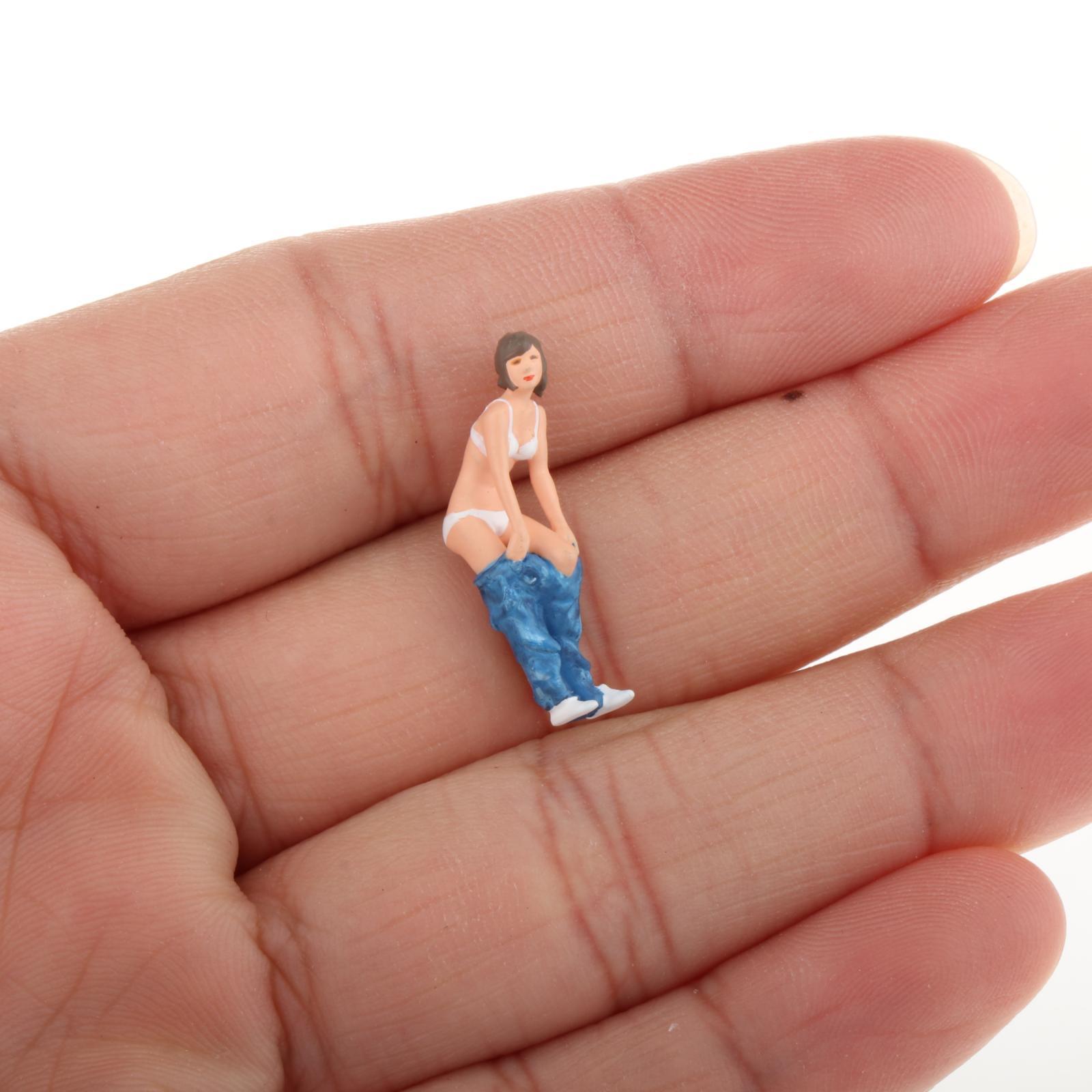 Mini 1:64 Painted Scenario Figures Resin Diorama Garage Miniature Girl