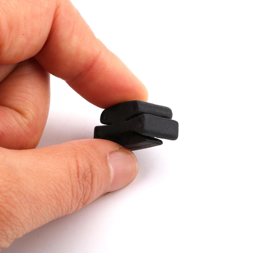 2pcs Plastic Guitar Pick Plectrum Hearted Shape with Silicone Pick Holder