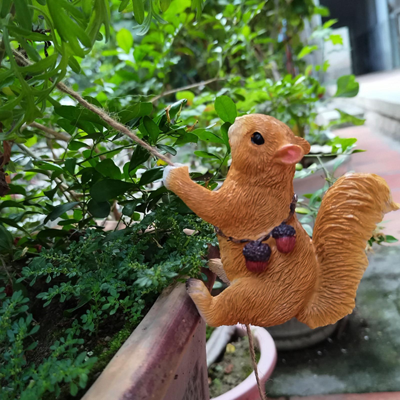 Climbing Animal Figurine Sculpture Resin for Patio Balcony Outdoor Squirrel