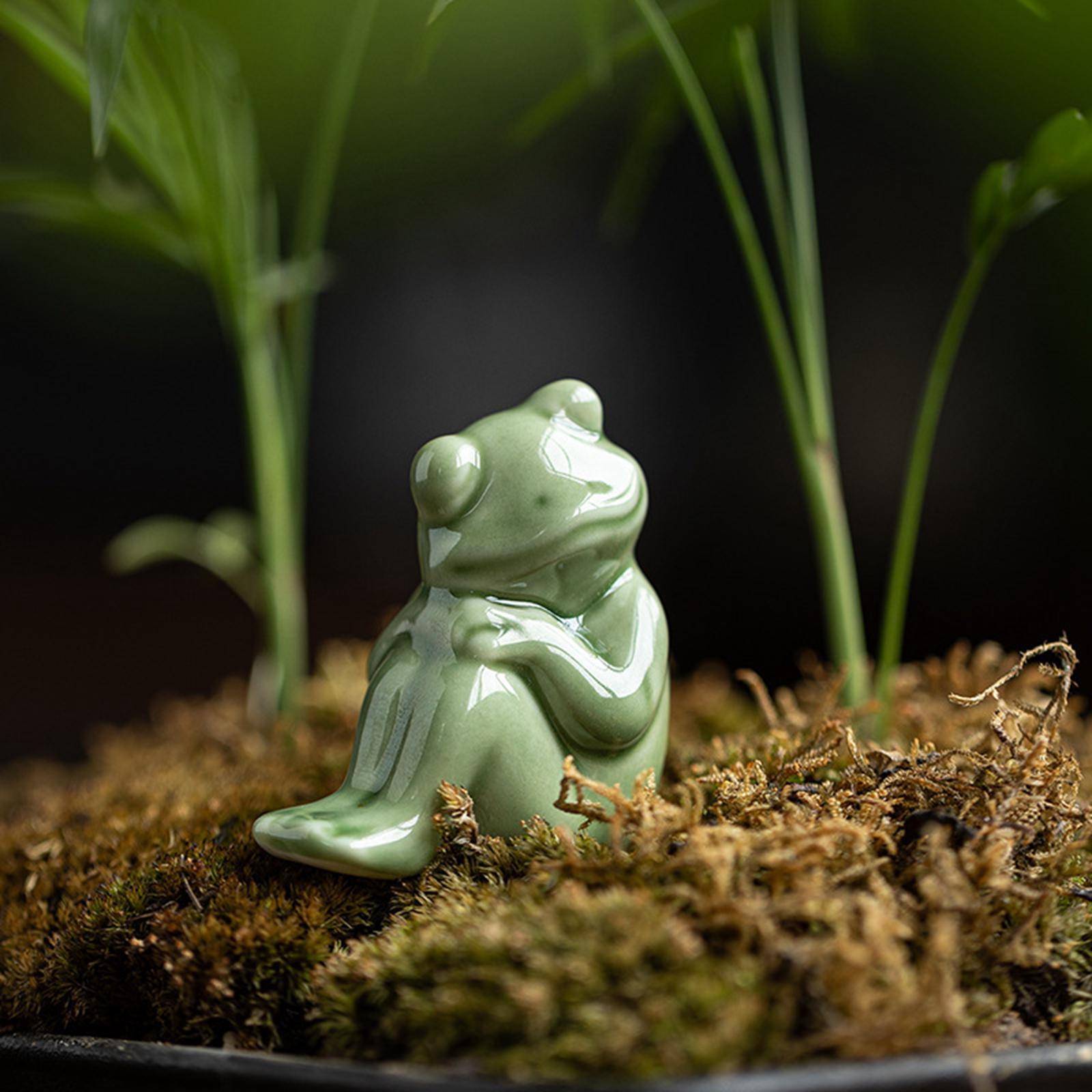 Miniature Frog Figurine Tea Pet Sculpture Small Frog Statue for Table Office StyleB 4.5x3.2x5.7cm