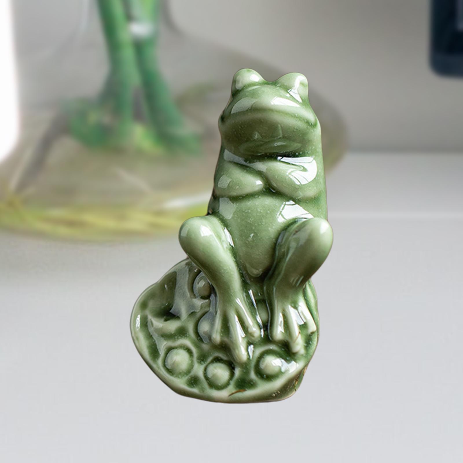 Miniature Frog Figurine Tea Pet Sculpture Small Frog Statue for Table Office Style C 4x3.5x5.9cm